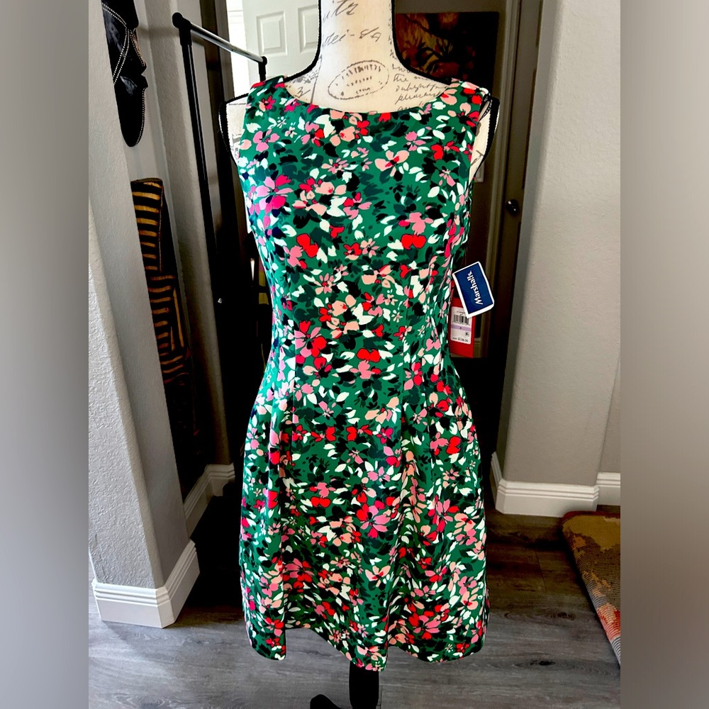 NWT Vince Camino dress, floral pattern. Sz 6